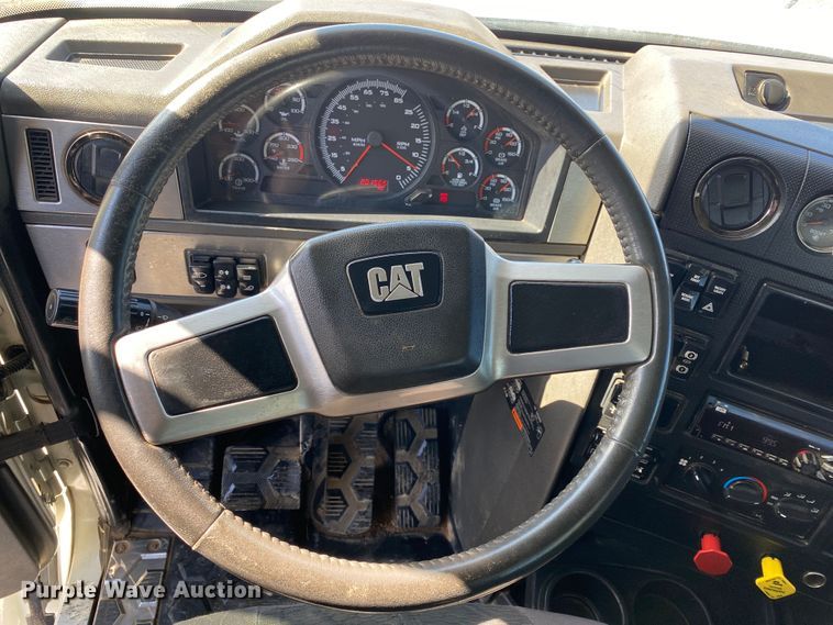 image for item KB9573 2016 Caterpillar CT660  semi truck