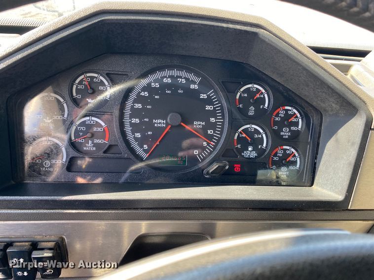 image for item KB9573 2016 Caterpillar CT660  semi truck