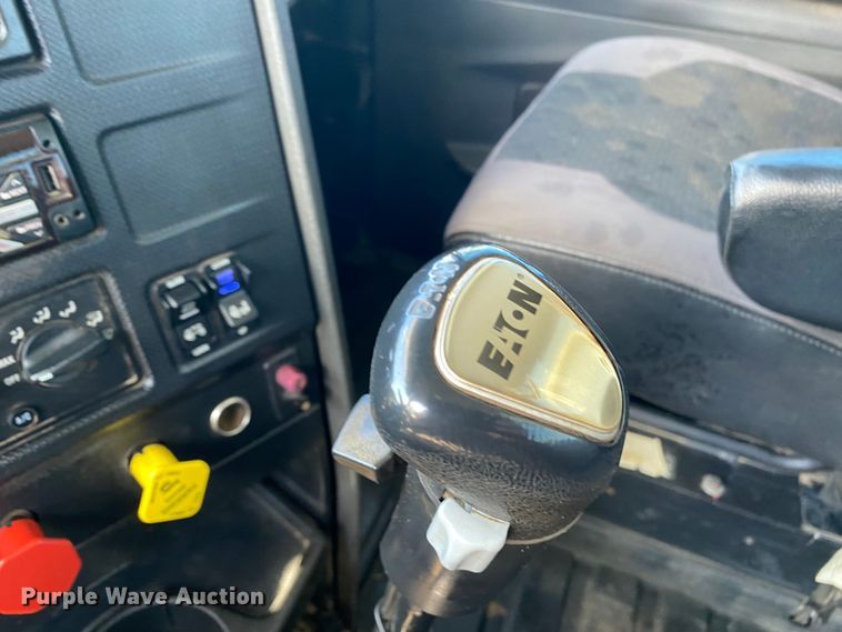 image for item KB9573 2016 Caterpillar CT660  semi truck