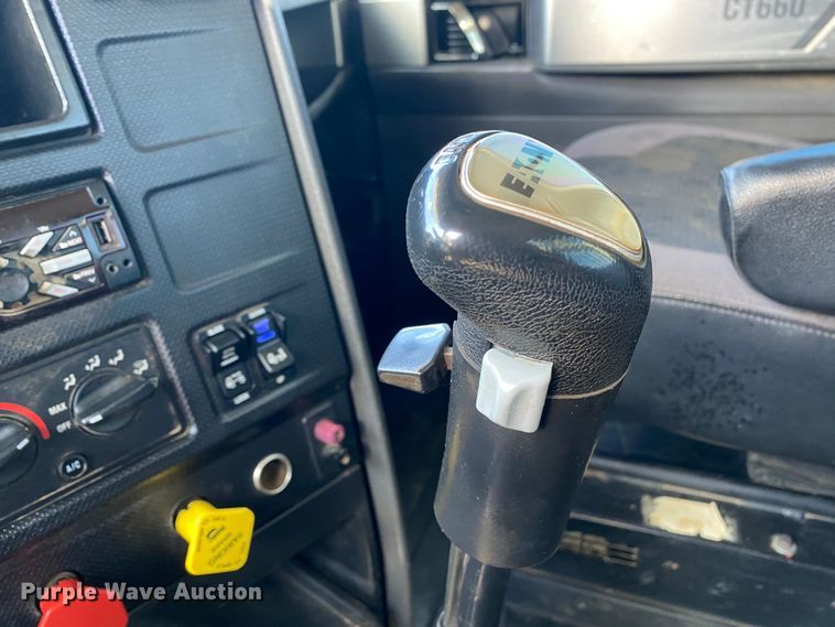 image for item KB9573 2016 Caterpillar CT660  semi truck