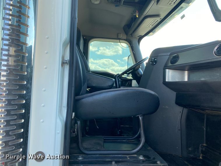 image for item KB9573 2016 Caterpillar CT660  semi truck