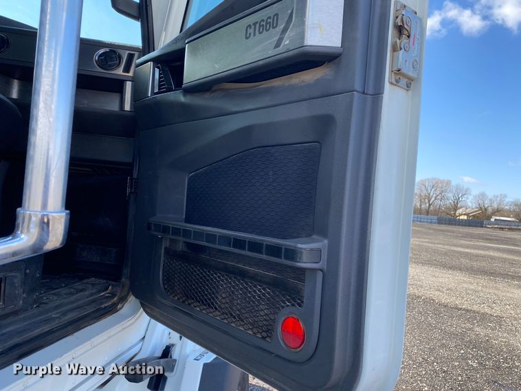 image for item KB9573 2016 Caterpillar CT660  semi truck