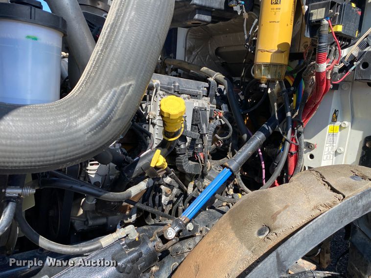 image for item KB9573 2016 Caterpillar CT660  semi truck