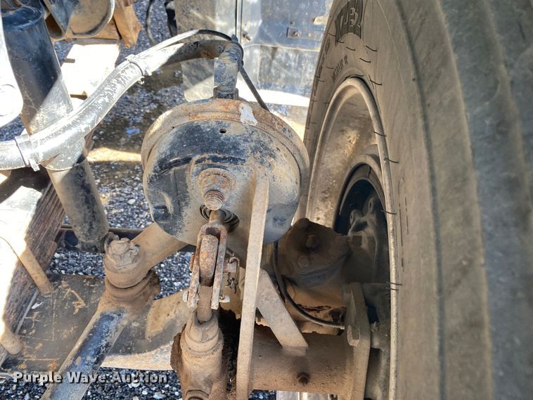 image for item KB9573 2016 Caterpillar CT660  semi truck