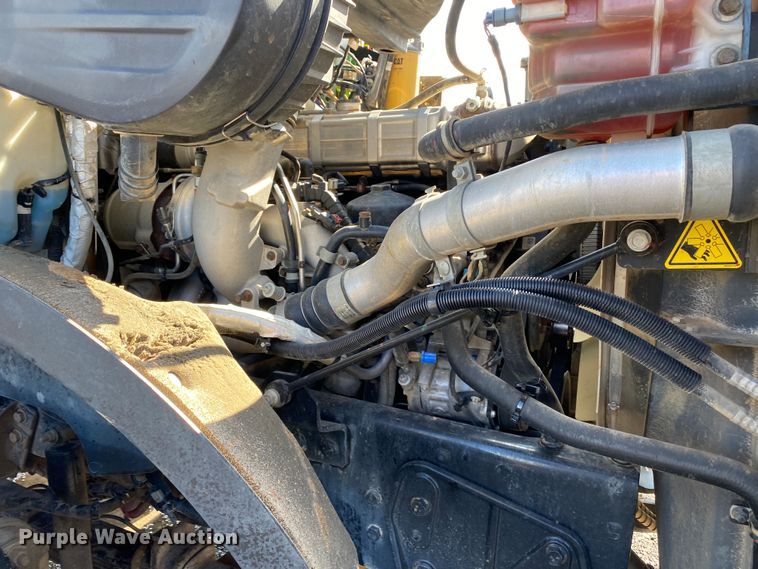 image for item KB9573 2016 Caterpillar CT660  semi truck