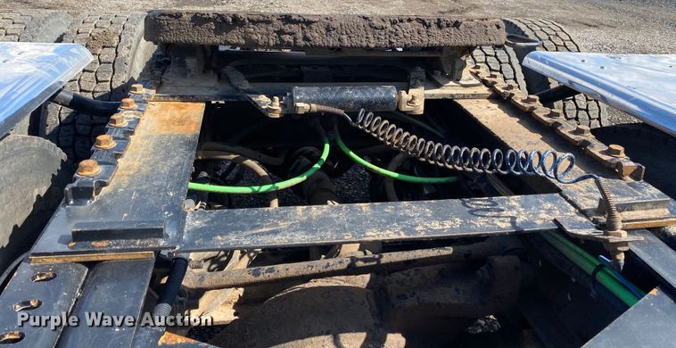 image for item KB9573 2016 Caterpillar CT660  semi truck