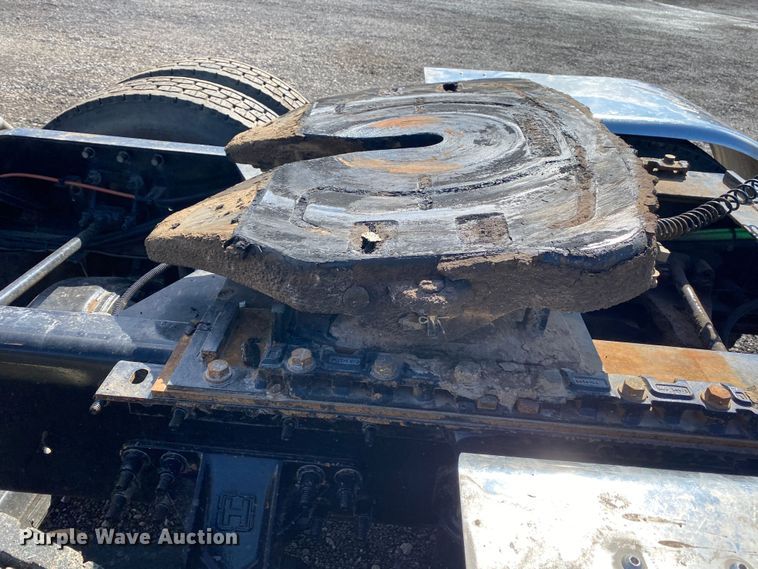 image for item KB9573 2016 Caterpillar CT660  semi truck