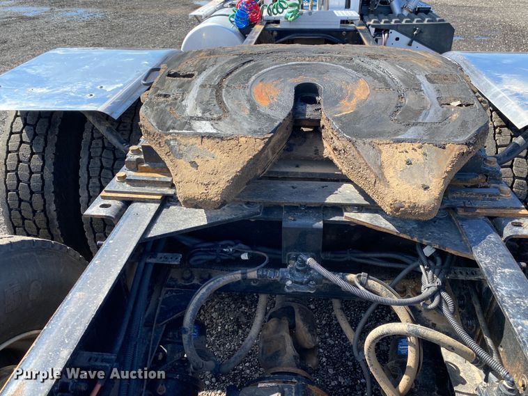 image for item KB9573 2016 Caterpillar CT660  semi truck