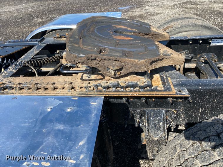 image for item KB9573 2016 Caterpillar CT660  semi truck