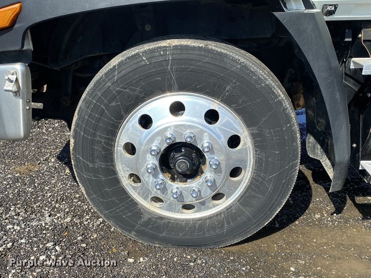 image for item KB9573 2016 Caterpillar CT660  semi truck