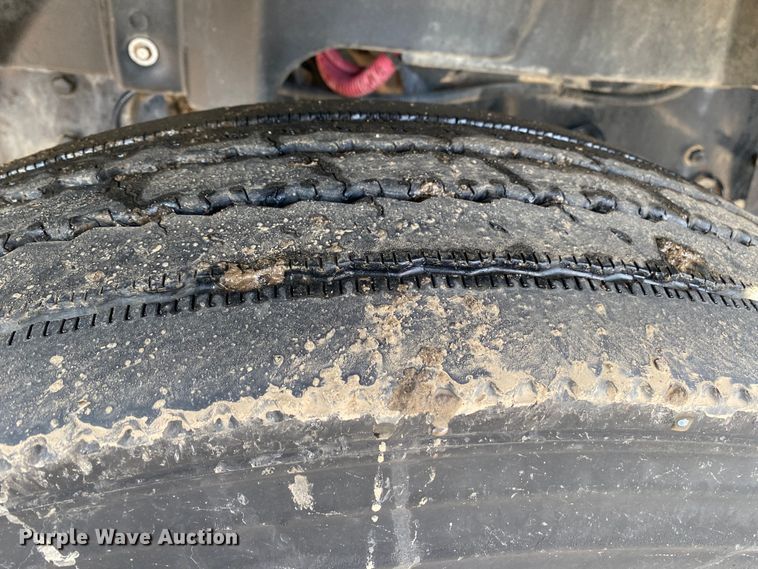 image for item KB9573 2016 Caterpillar CT660  semi truck