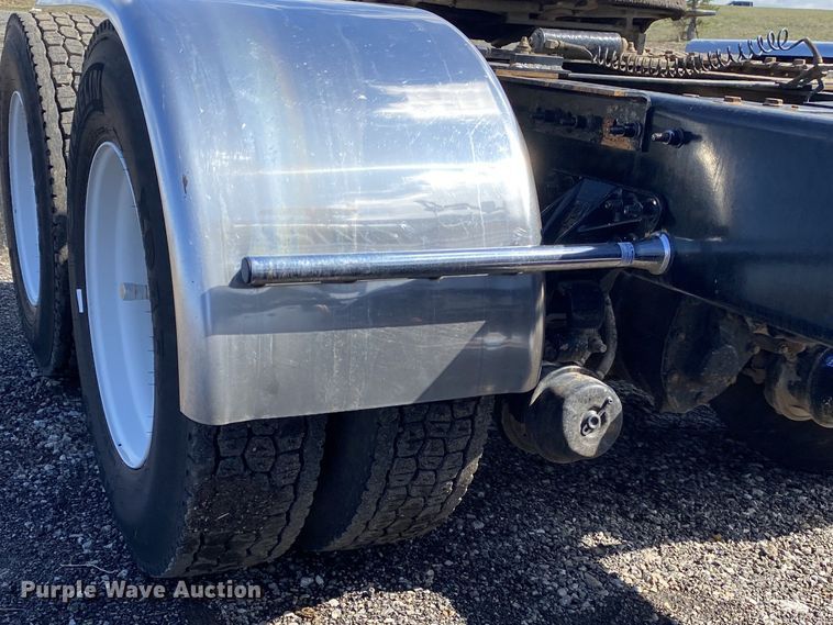 image for item KB9573 2016 Caterpillar CT660  semi truck