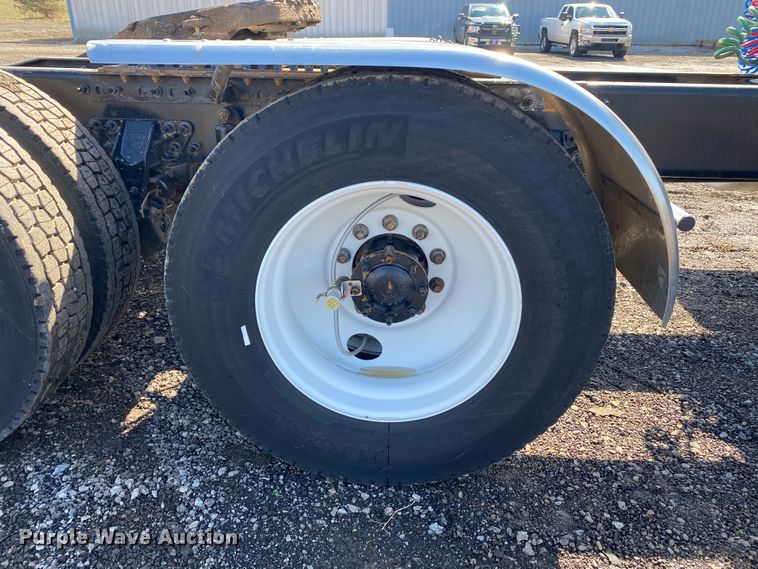 image for item KB9573 2016 Caterpillar CT660  semi truck