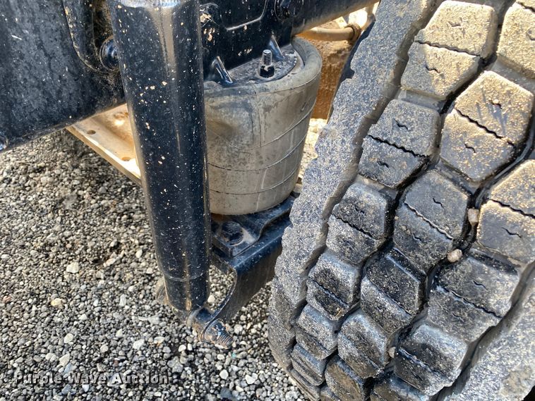 image for item KB9573 2016 Caterpillar CT660  semi truck