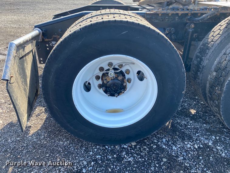 image for item KB9573 2016 Caterpillar CT660  semi truck