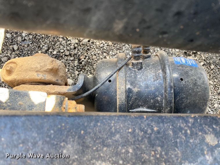 image for item KB9573 2016 Caterpillar CT660  semi truck