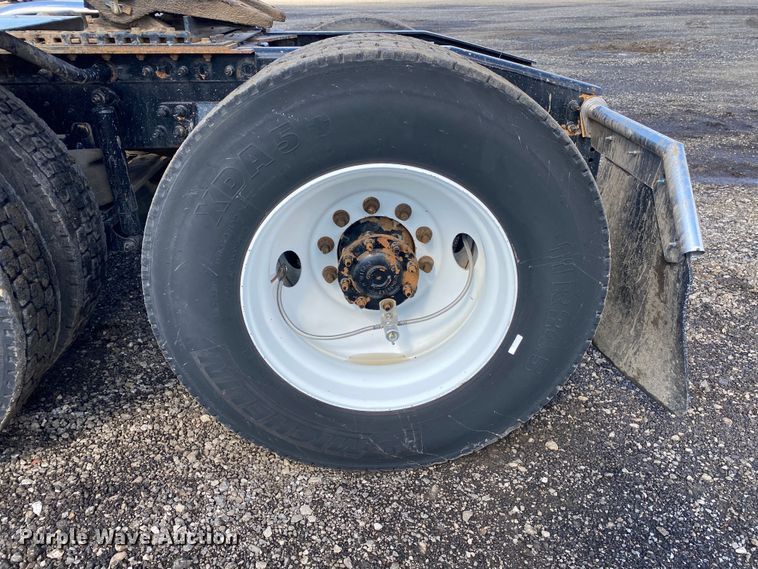 image for item KB9573 2016 Caterpillar CT660  semi truck