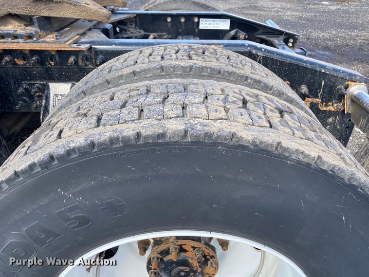 image for item KB9573 2016 Caterpillar CT660  semi truck