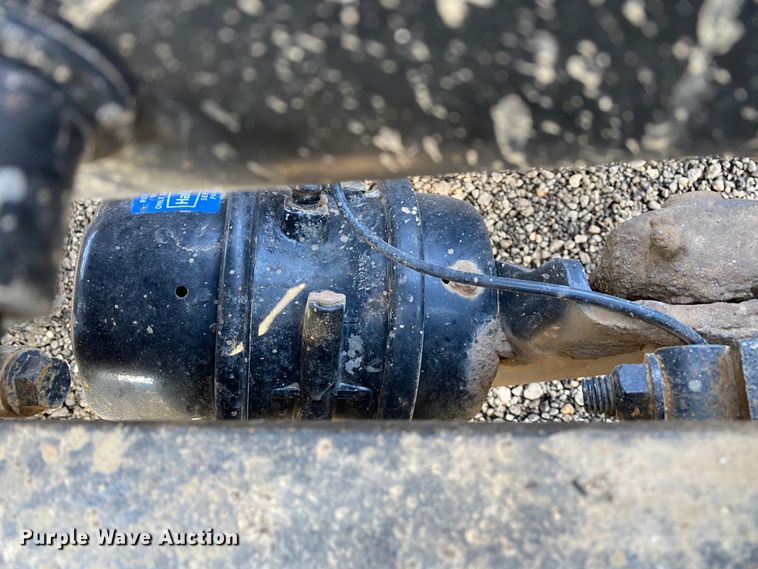 image for item KB9573 2016 Caterpillar CT660  semi truck