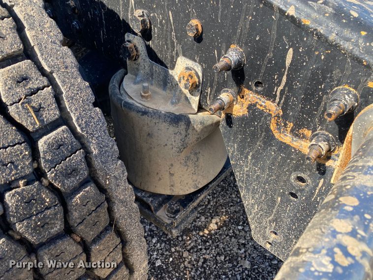 image for item KB9573 2016 Caterpillar CT660  semi truck