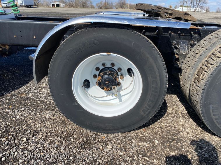 image for item KB9573 2016 Caterpillar CT660  semi truck