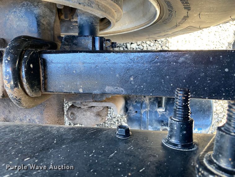 image for item KB9573 2016 Caterpillar CT660  semi truck