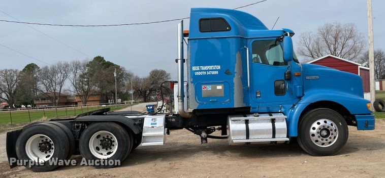 image for item KJ9909 2001 International 9200  semi truck