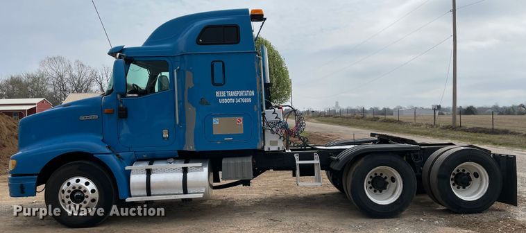 image for item KJ9909 2001 International 9200  semi truck