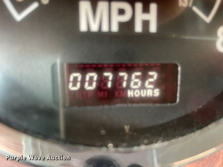 image for item KJ9909 2001 International 9200  semi truck