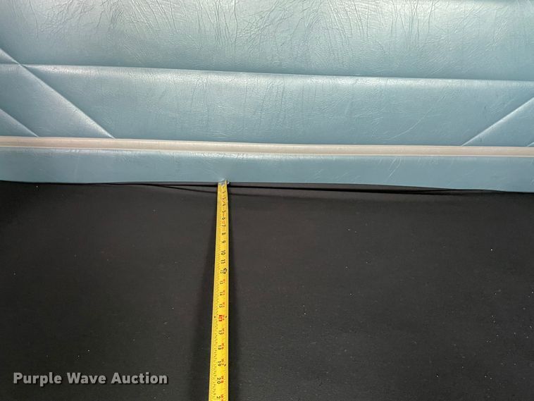 image for item KJ9909 2001 International 9200  semi truck