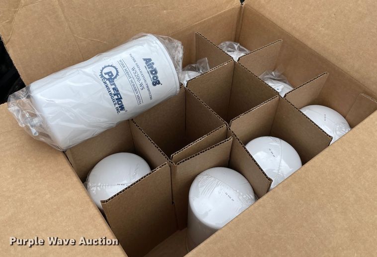 image for item KJ9909 2001 International 9200  semi truck