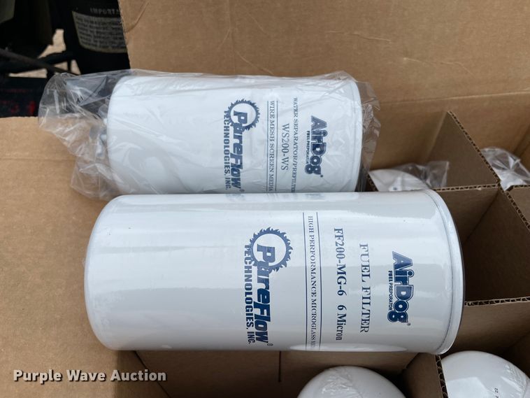 image for item KJ9909 2001 International 9200  semi truck