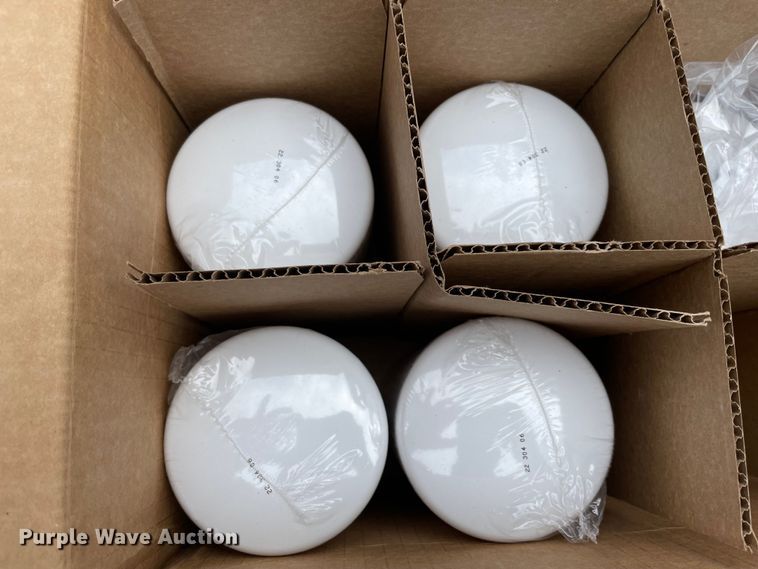 image for item KJ9909 2001 International 9200  semi truck