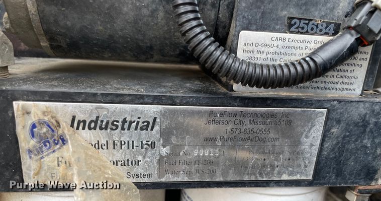 image for item KJ9909 2001 International 9200  semi truck