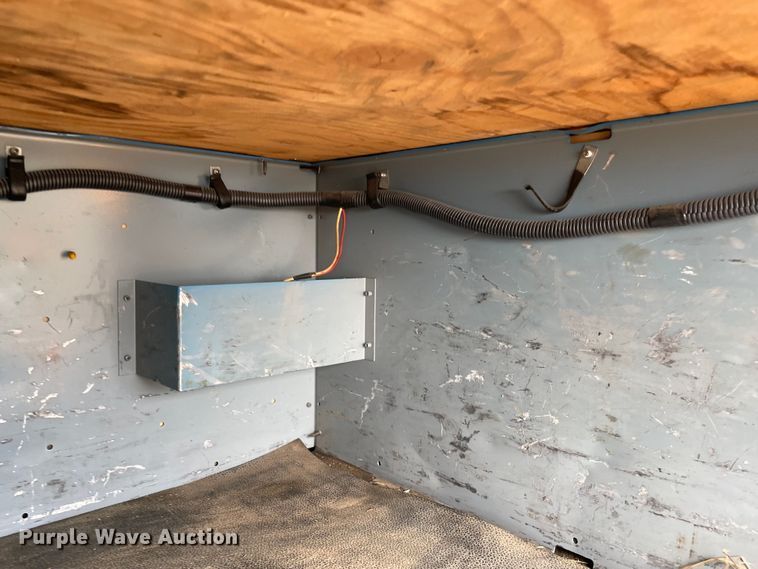 image for item KJ9909 2001 International 9200  semi truck