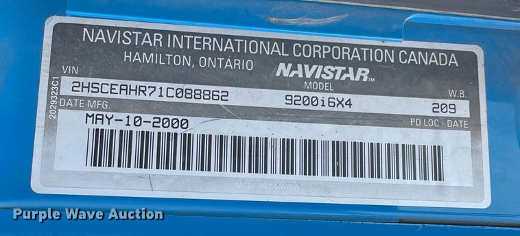 image for item KJ9909 2001 International 9200  semi truck