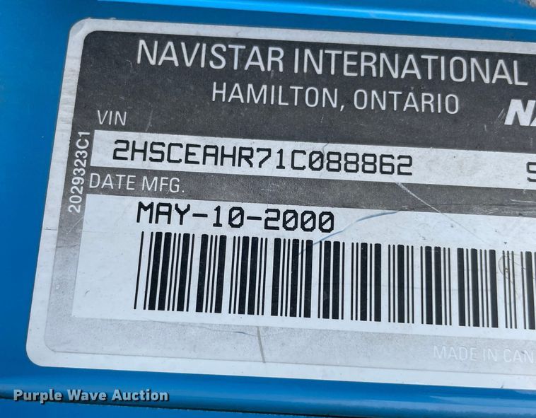 image for item KJ9909 2001 International 9200  semi truck