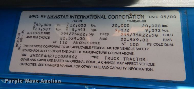image for item KJ9909 2001 International 9200  semi truck