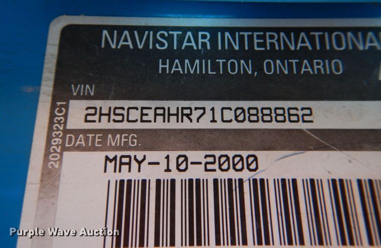 image for item KJ9909 2001 International 9200  semi truck