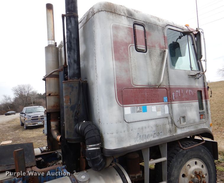 image for item KN9822 1976 GMC Astro  semi truck