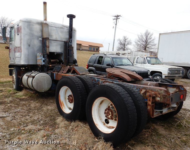 image for item KN9822 1976 GMC Astro  semi truck