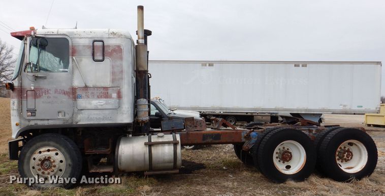 image for item KN9822 1976 GMC Astro  semi truck