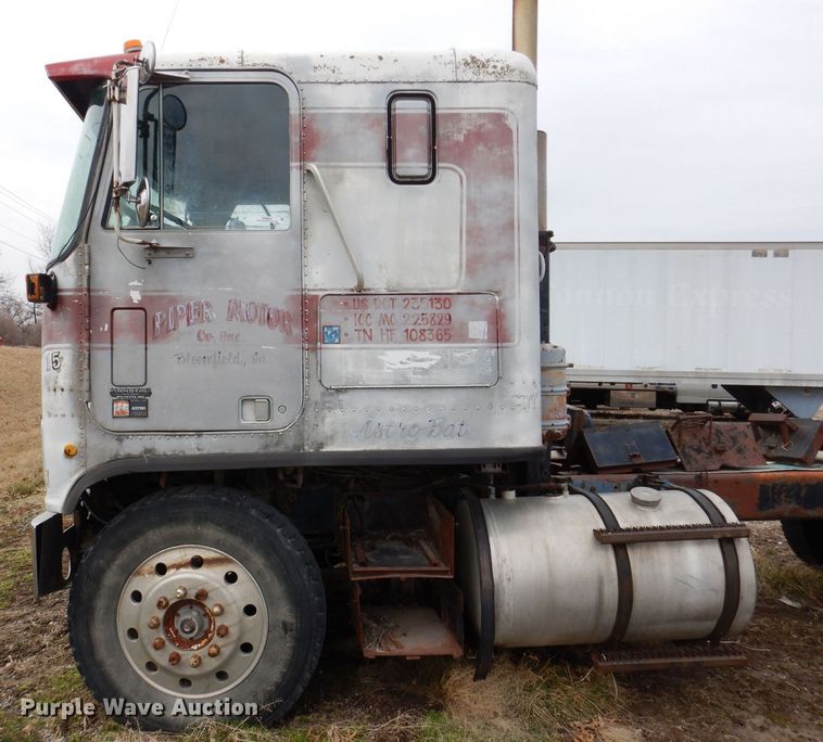 image for item KN9822 1976 GMC Astro  semi truck