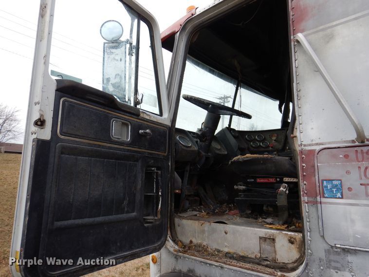 image for item KN9822 1976 GMC Astro  semi truck