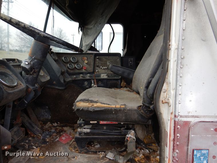 image for item KN9822 1976 GMC Astro  semi truck