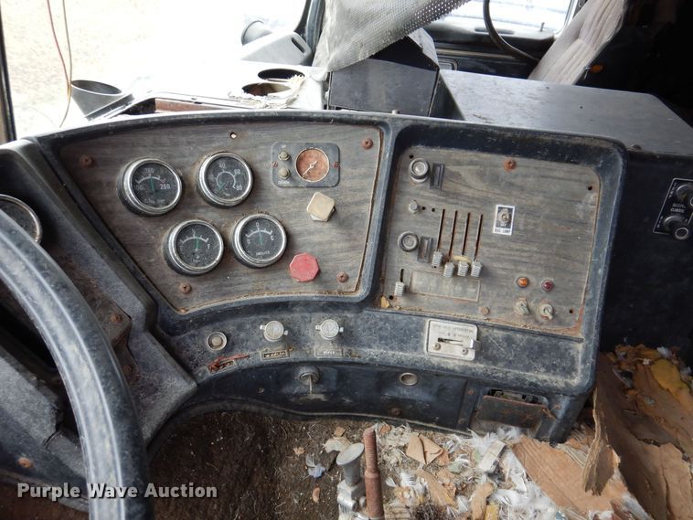 image for item KN9822 1976 GMC Astro  semi truck