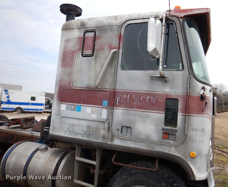 image for item KN9822 1976 GMC Astro  semi truck