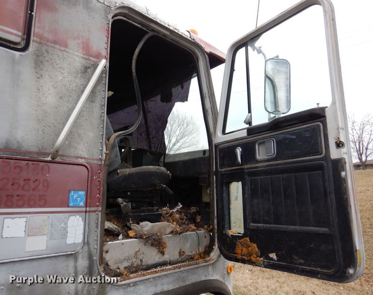 image for item KN9822 1976 GMC Astro  semi truck