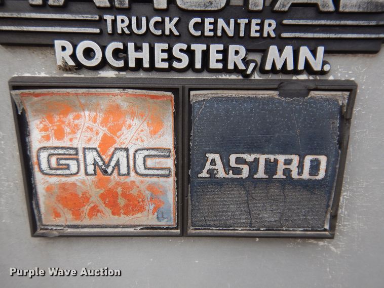 image for item KN9822 1976 GMC Astro  semi truck