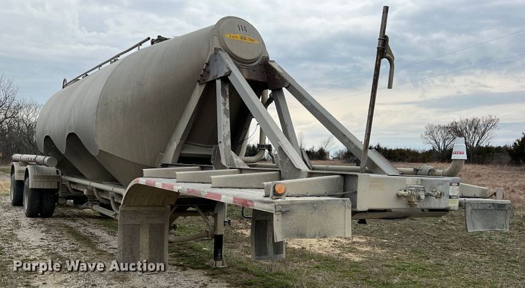 image for item KR9514 2001 Heil  pneumatic dry bulk trailer